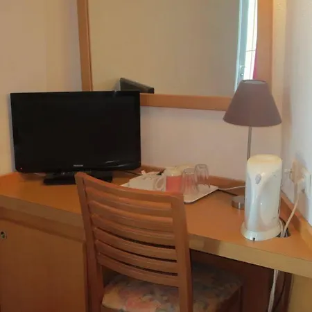 Отель Restaurant Oasis 3*